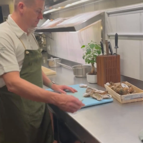 Opening an oyster with the OysterClamp